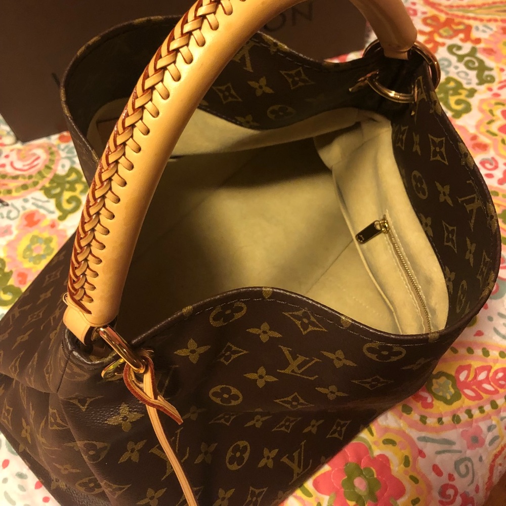 Louis Vuitton Artsy MM